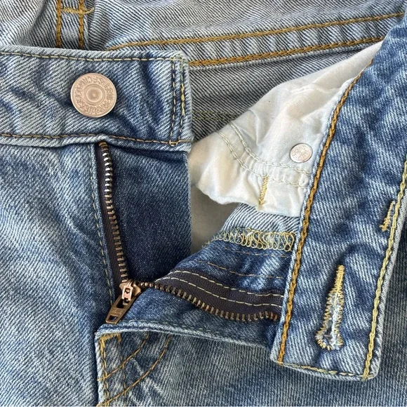 Levi's Naughties Low Rise Bootcut Vintage 2000 Back Pocket Light Blue Jeans - Picture 12 of 15